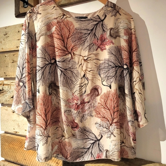 Froccella Elegant Coral Print Women's Top - Picture 1 of 6